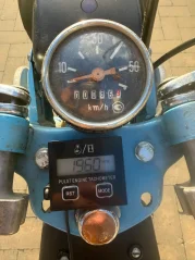 Digitální otáčkoměr s LCD displejem a počítadlem motohodin 100–30 000 ot./min – pro motocykly a benzínové motory