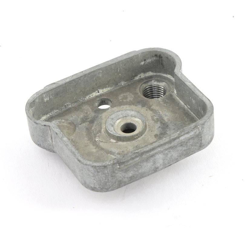 (B) Víko karburátoru - Manet Korádo