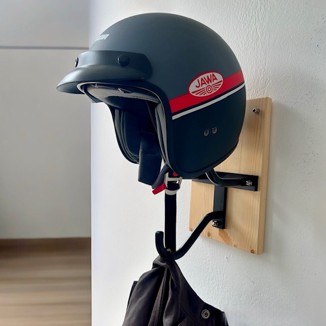 Helmet hanger